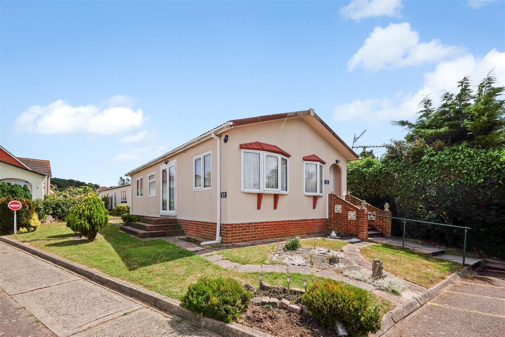 2 Bed, 2 Bath Property For Sale in Church Lane, Seasalter, CT5 4BU